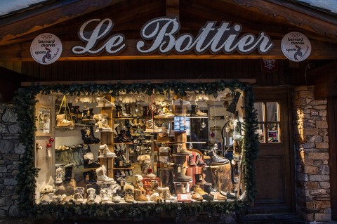 Boutique chaussures, bottes, après-ski, chaussons Courchevel 1850 - Le Bottier Bernard Charvin Sports
